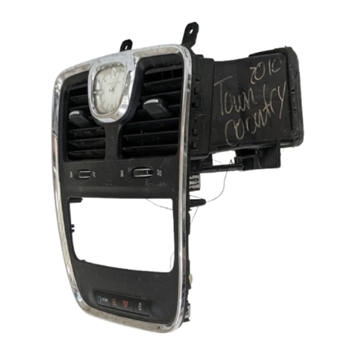 MOLDURA TABLERO CHRYSLER TOWN & COUNTRY 2008 AL 2016/ DODGE GRAND CARAVAN 2008 AL 2020 C/RELOJ C/REJILLAS C/BOTON LUZ INTERMITENTE/MODO ECON/CONTROL DE ESTABILIDAD INT CENT DEL DESMONTADO ORIGINAL COD. 1PE40TRMAA