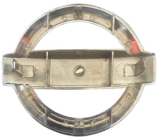 INSIGNIA (EMBLEMA) PARRILLA NISSAN NP300/FRONTIER 2016 AL 2022 CROM N1