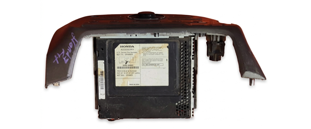 ESTEREO HONDA FIT 2009 AL 2014 C/BOTON P/RADIO AM/FM P/CD C/ENTRAD AUX DESMONTADO ORIGINAL COD. MF628EB