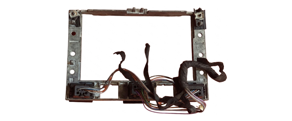 MARCO INT (ESTEREO) VOLKSWAGEN TOUAREG 2003 AL 2010 METAL C/BOTON INTERMITENTES/REGULADOR REJILLA DE AIRE DESMONTADO ORIGINAL COD. 7L6857318C