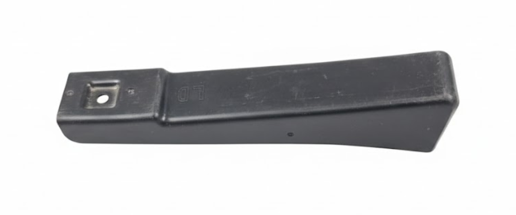 GUIA (FASCIA) DEFENSA CHEVROLET CORSA 2002 AL 2012 HATCHBACK INF TRAS DER ORIGINAL COD. 93300098