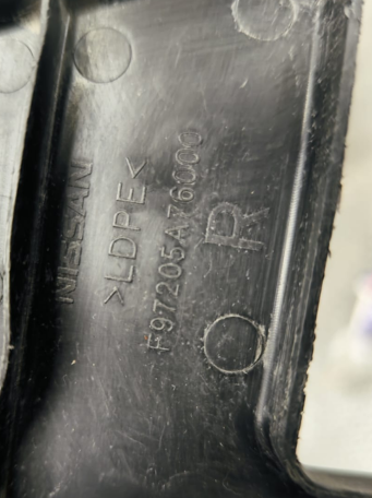 TOLVA DEFLECTOR DE AIRE NISSAN ROGUE 2008 AL 2014 DER DESMONTADO ORIGINAL COD. F97205A76000