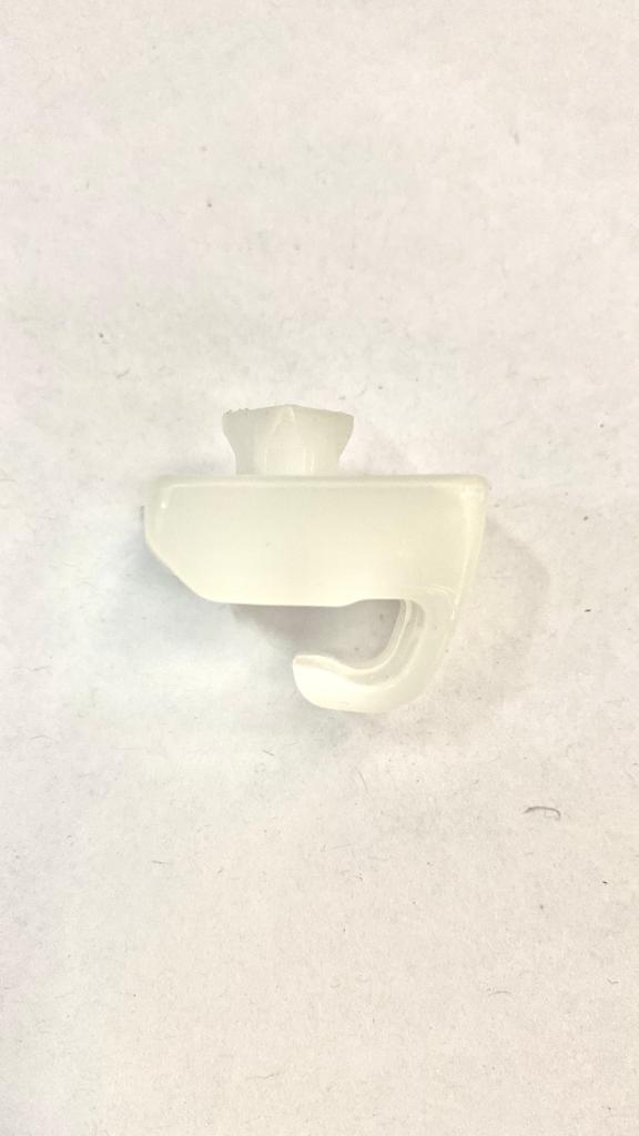 GANCHO VISERA P/AUTO BCO 1 PZA (117321)