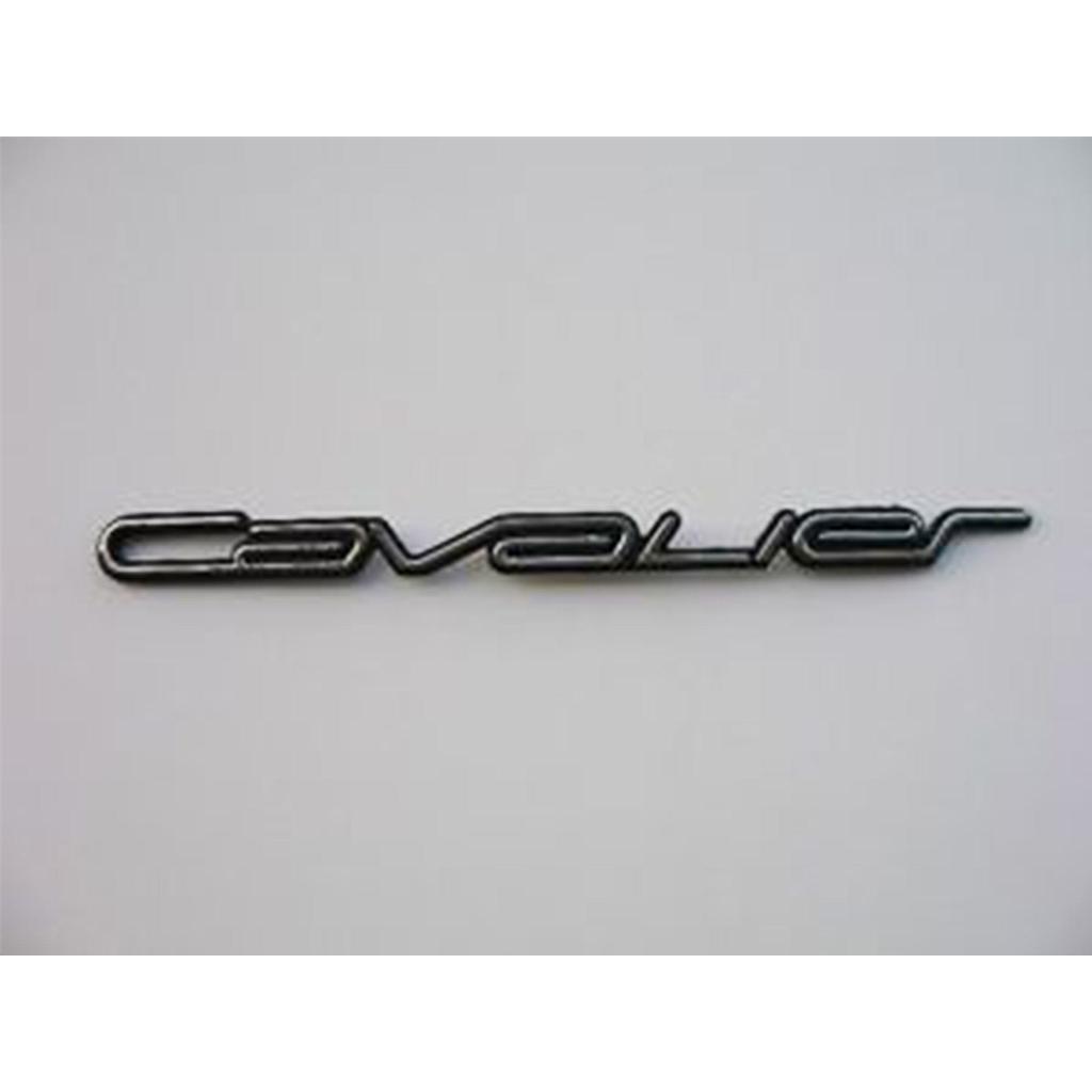 INSIGNIA ORIGINAL CAJUELA LETRAS CHEVROLET CAVALIER DE 1995 AL 1999 C/ADHERIBLE 20CM CROM C/BASE NEG 1 PZA ( C-097)