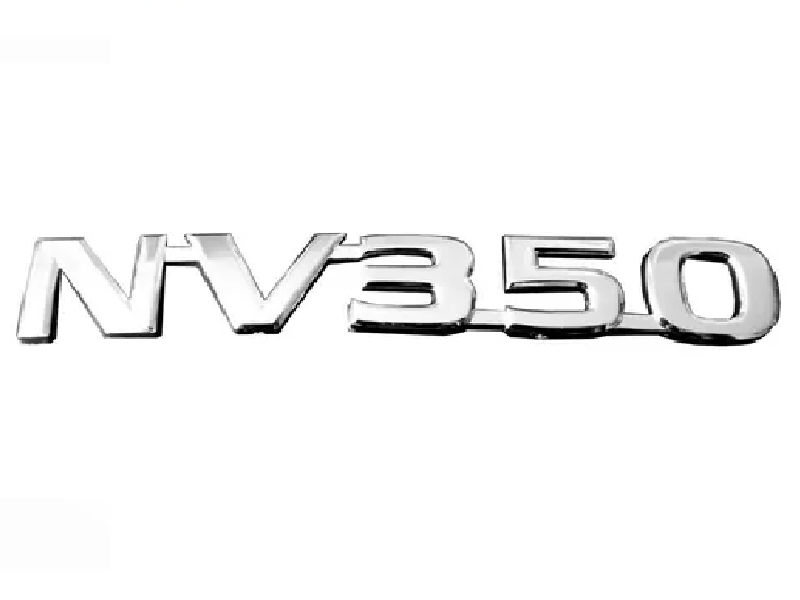 INSIGNIA ORIGINAL NISSAN URVAN / NV350 LETRAS CROM N1