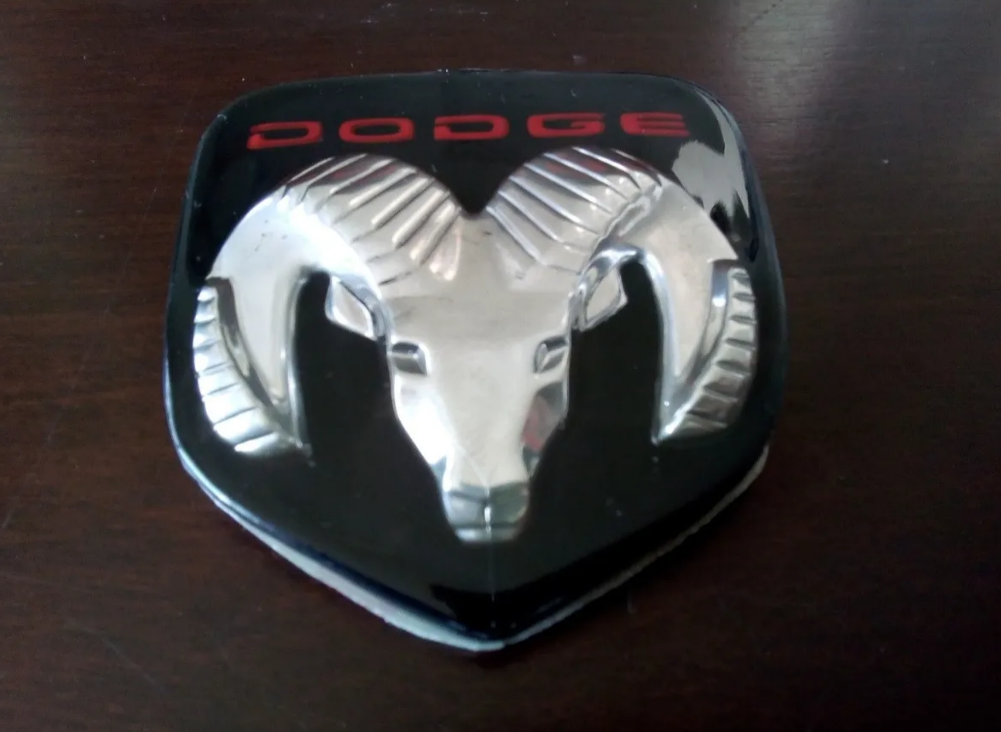 INSIGNIA ORIGINAL PARRILLA DODGE RAM/PU DE 1994 AL 2001