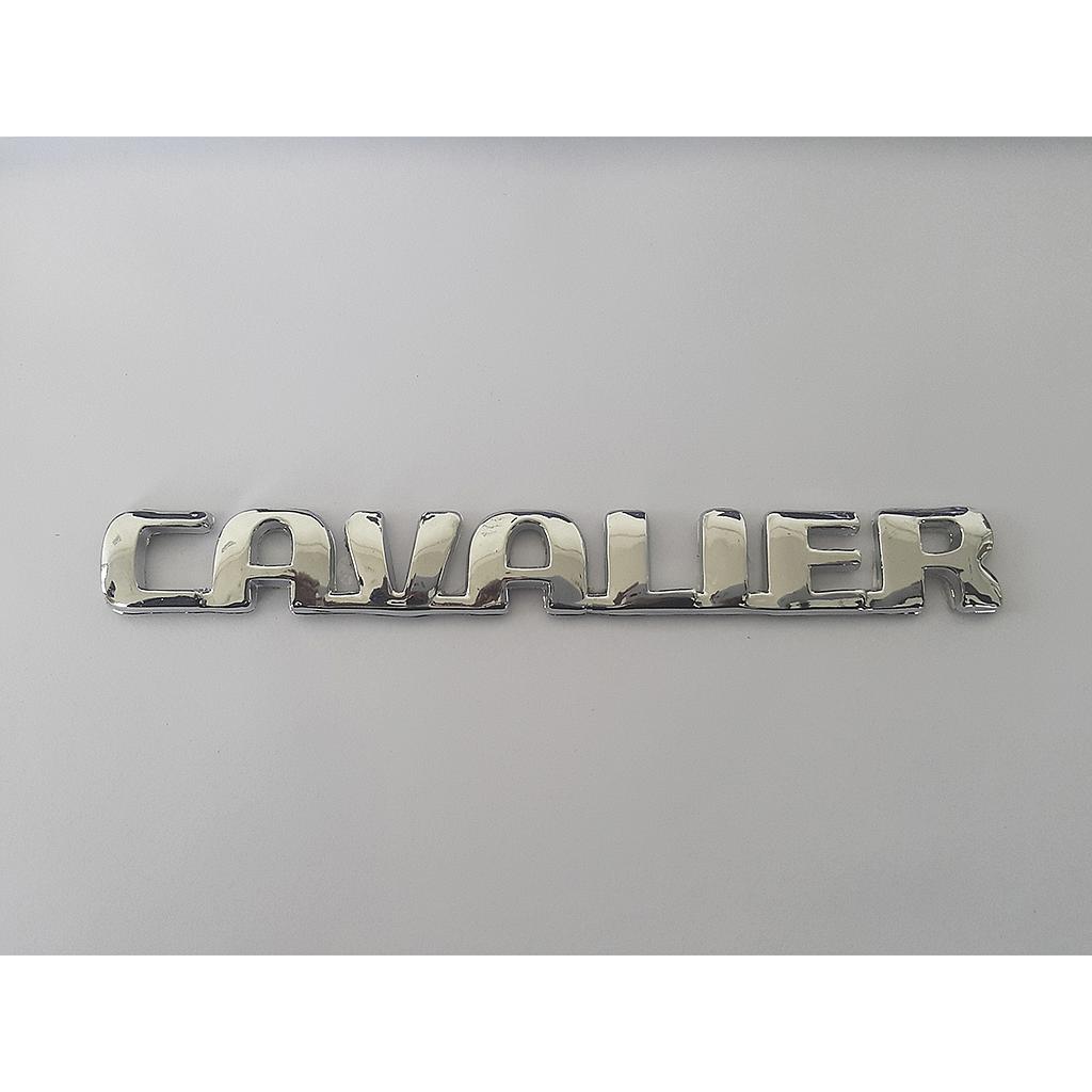 INSIGNIA ORIGINAL CHEVROLET CAVALIER DE 2001 AL 2005 LETRAS TRAS ( C-094)