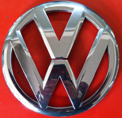 INSIGNIA ORIGINAL PARRILLA VOLKSWAGEN BEETLE 13-18 CROM ORIGINAL