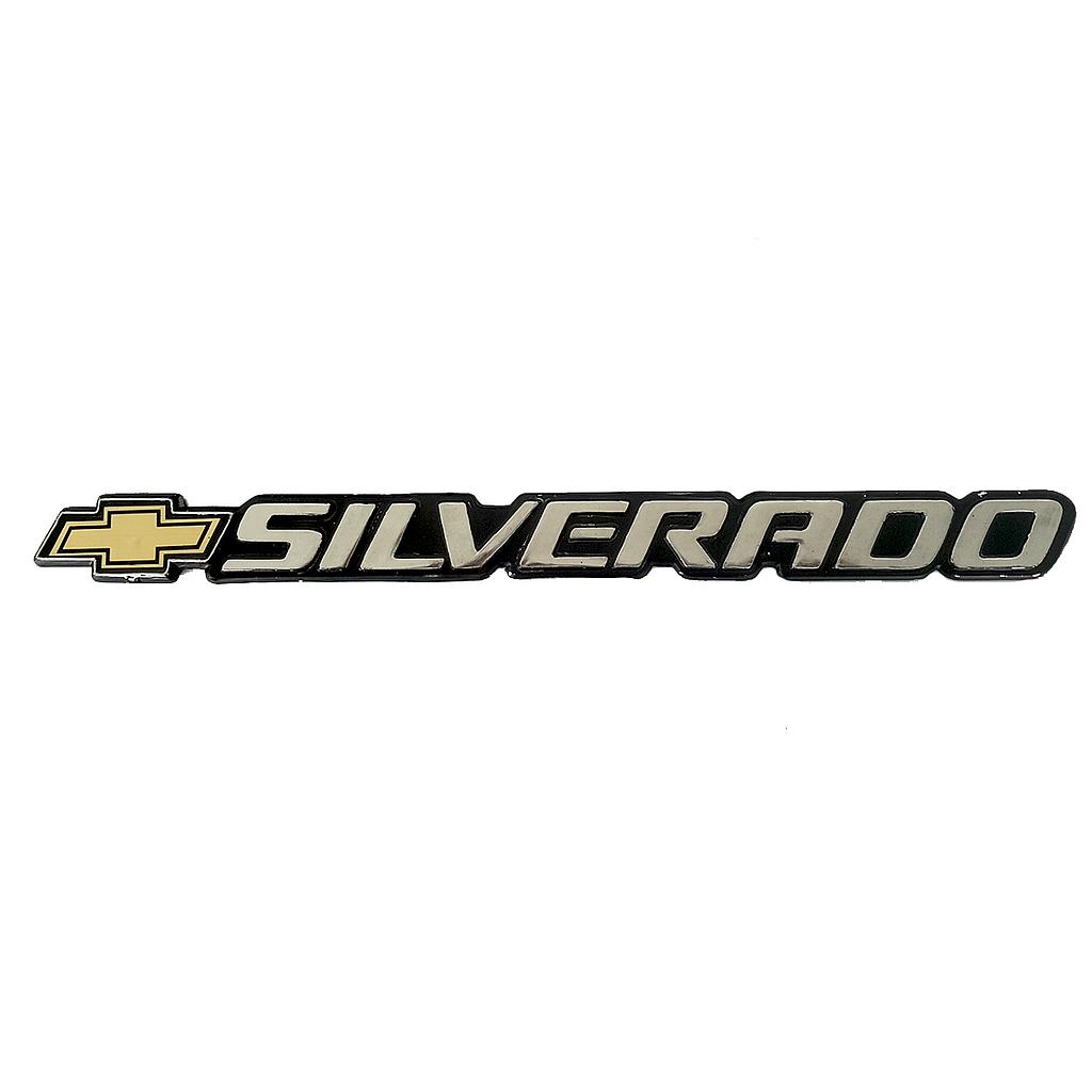 INSIGNIA ORIGINAL CHEVROLET SILVERADO TAPA LETRAS LAT TRAS ( C-062)