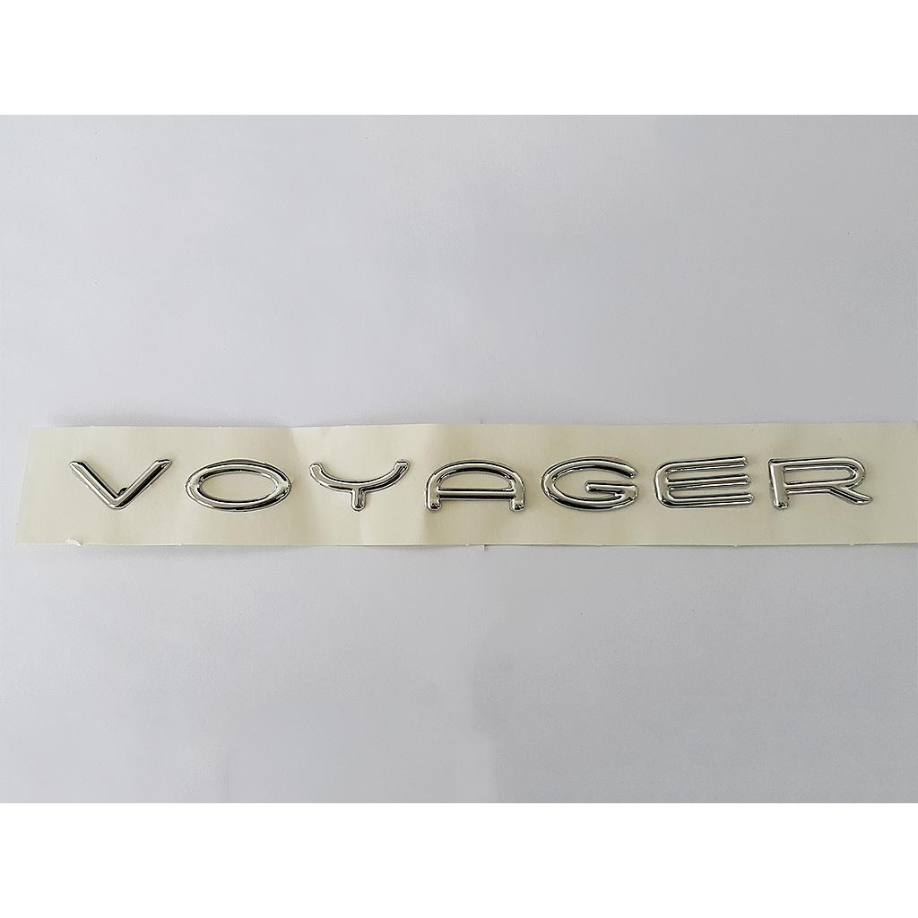 INSIGNIA ORIGINAL CHRYSLER VOYAGER DE 1995 AL 2000 LETRAS TRAS ( CH-055)