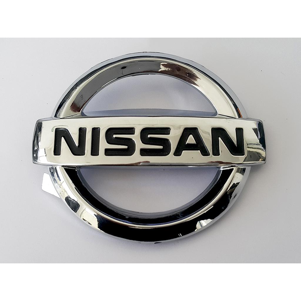 INSIGNIA ORIGINAL NISSAN PLATINA 02-09 9 X 10 CM PARRILLA ( 12EMN)