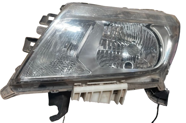 FARO NISSAN NP300/ FRONTIER 2016 AL 2020 FONDO CROM IZQ DESMONTADO