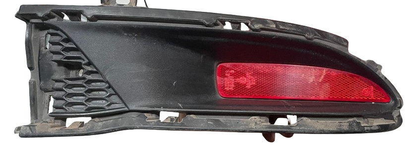 [REMA-0220-CC42US] REJILLA MAZADA 2 2020 AL 2022 C/CUARTO REFLEJANTE TRAS IZQ DESMONTADO