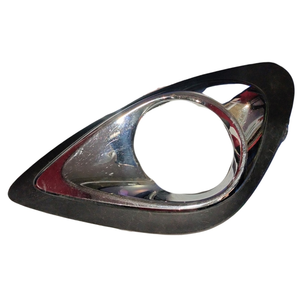 REJILLA (PARRILLA) NISSAN MARCH DE 2014 AL 2020 P/FARO AUX C/CROM IZQ DESMONTADO ORIGINAL