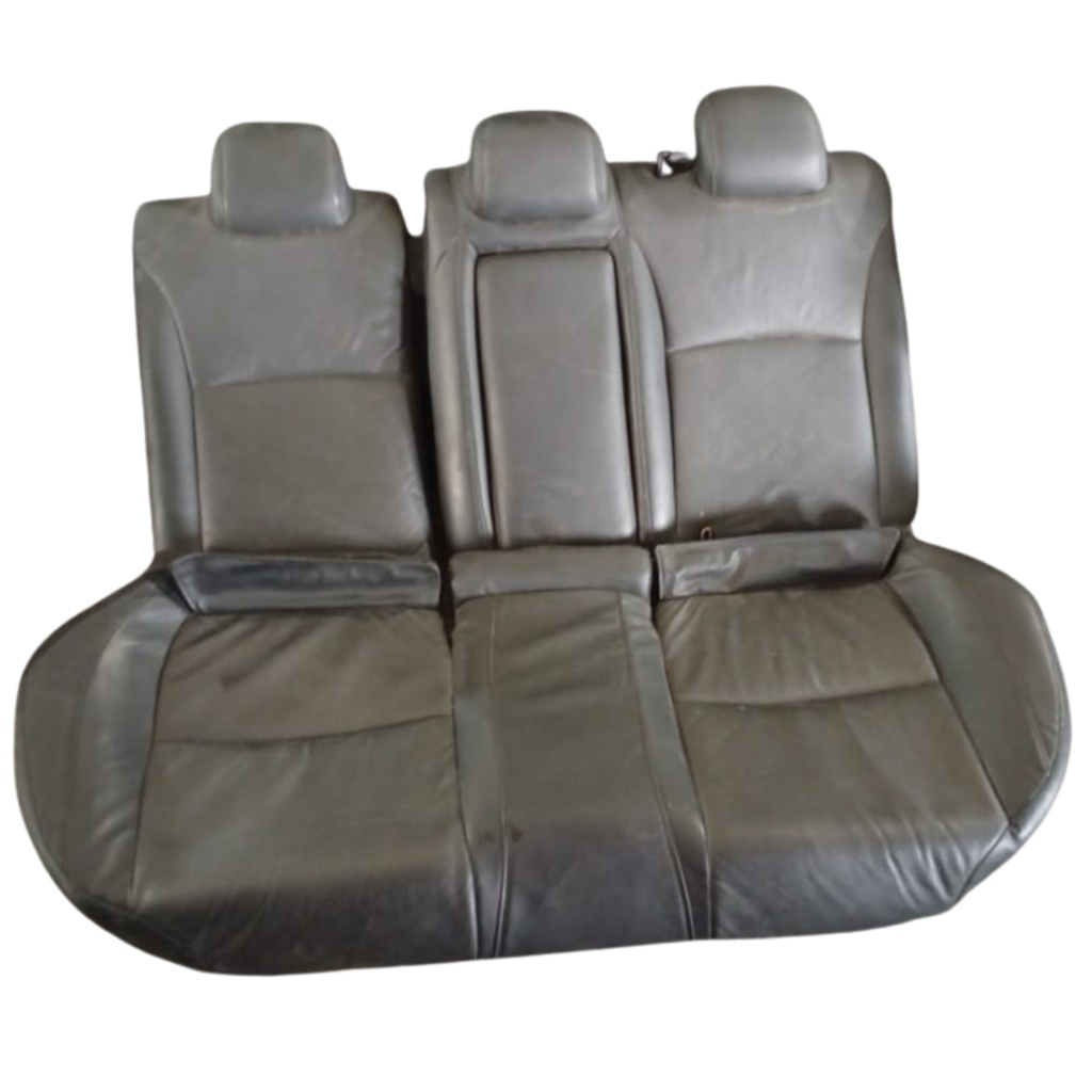 ASIENTO BANCA PIEL PORTA VASOS ABATIBLE NEG TRAS