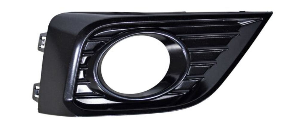 PARRILLA (REJILLA) NISSAN MARCH 2021 AL 2024 P/FARO DE NIEBLA DER