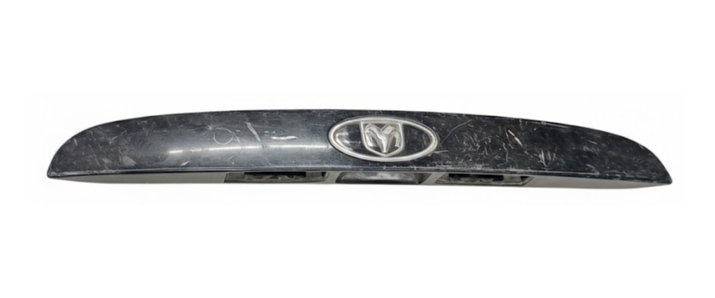 [MCFO-AT06-USOR4] MOLDURA CAJUELA FORD ATTITUDE 2006 AL 2011 S/FOCOS TRAS DESMONTADO ORIGINAL COD. 87370-1E0000