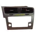 MOLDURA TABLERO (RADIO) VOLKSWAGEN GOLF A7/MK7/GTI 2015 AL 2021 C/REJILLA P/AIRE C/REJILLA P/AIRE INT CENT DEL DESMONTADO ORIGINAL COD. 5GM-819-728