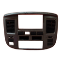 MOLDURA TABLERO (RADIO) NISSAN URVAN  2008 AL 2012 C/REJILLA P/AIRE S/CONTROL CLIMA INT CENT DEL DESMONTADO ORIGINAL COD. 68260-VZ00A