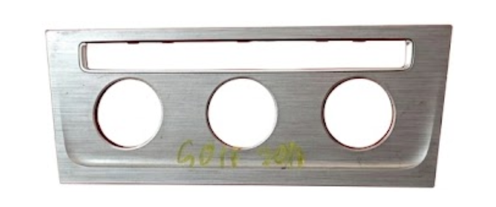 MOLDURA TABLERO VOLKSWAGEN GOLF 2015 AL 2021 P/CONTROL CLIMA INT CENT DEL DESMONTADO ORIGINAL COD. 5GM-863-041