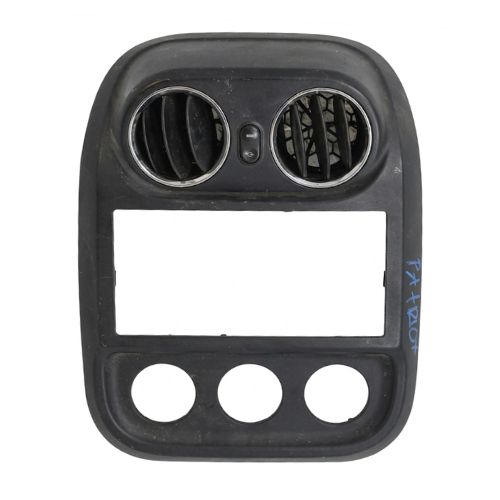 [MTJE-CO10-USORCIMAI5] MOLDURA TABLERO (RADIO) JEEP COMPASS/ PATRIOT 2010 AL 2016/ DODGE CAIBER 2007 AL 2012 C/REJILLAS P/AIRE INT CENT DESMONTADO ORIGINAL COD. 1PL23TRMAA