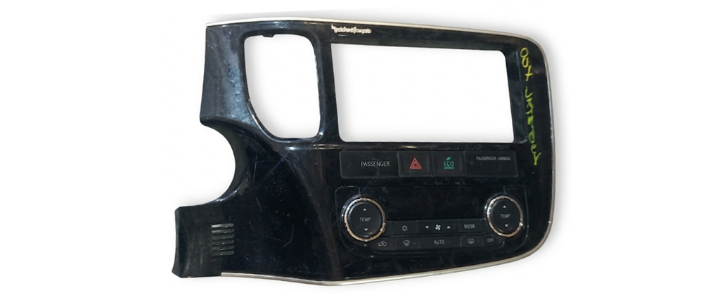 [MTMI-OU15-USORI5] MOLDURA TABLERO (RADIO) MITSUBISHI OUTLANDER 2015 AL 2021 ES/SE/SEL/GT 2.0/2.4L C/CONTROL CLIMA C/BONTON P/INTERMITENTES/MODO ECO INT CENT DESMONTADO ORIGINAL COD. 8002B294