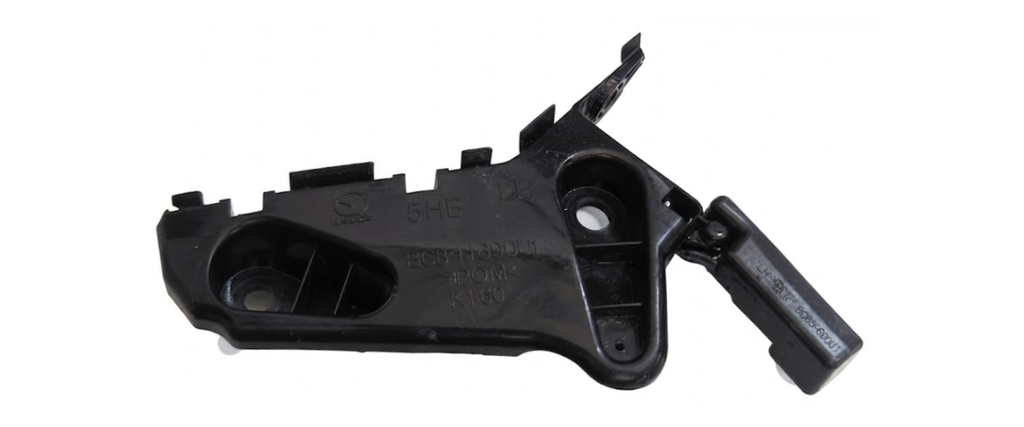 [GDMA-319-OR4P32] GUIA FASCIA (DEFENSA) MAZDA 3 2019 AL 2026 4 PTAS DEL IZQ ORIGINAL COD. BDTS-50-0U0A