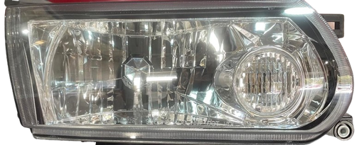 [FANI-TI05-CS1] FARO NISSAN TSURU III 2005 AL 2016 C/OJO BCO DER TYC