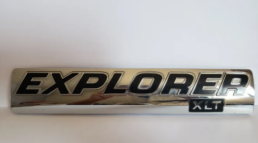 [EXXLFORINCBLET] INSIGNIA ORIGINAL FORD EXPLORER XLT C/ BASE LETRAS TRAS ( EXXLFORINLET)