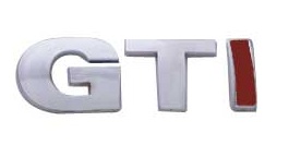 [VOGTIINSLECRRO] INSIGNIA ORIGINAL VOLKSWAGEN POINTER/DERBY GTI LETRAS CROMDAS / ROJO COD. 10VWEM