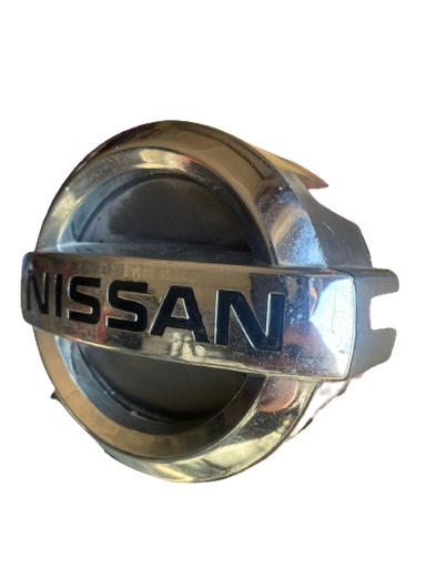 [D2NISINPA] INSIGNIA NISSAN D21 10 X 12 CM PARRILLA REDONDO (USADO)